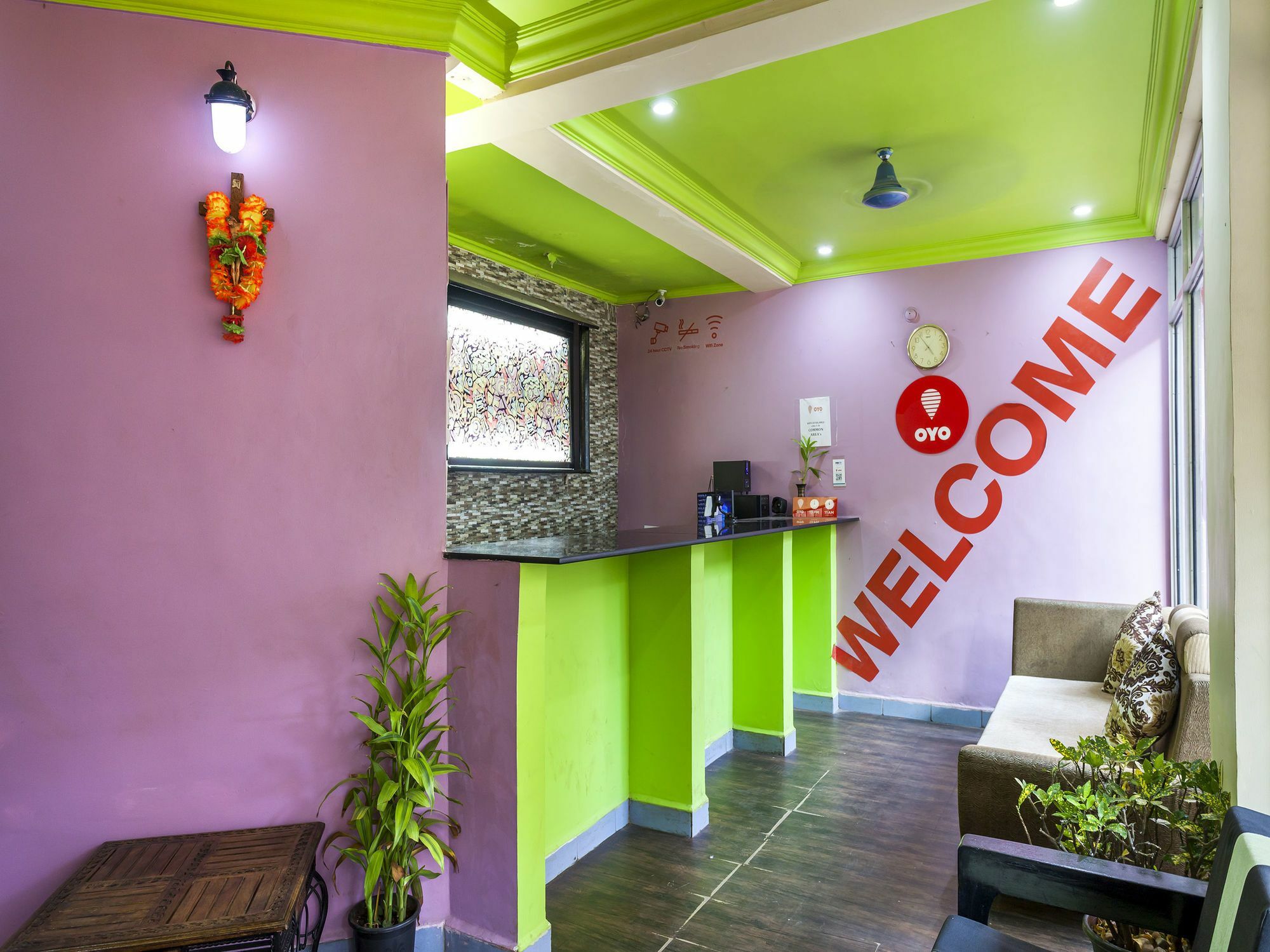 Hotel Oyo 2374 Near Club Cubana 3*